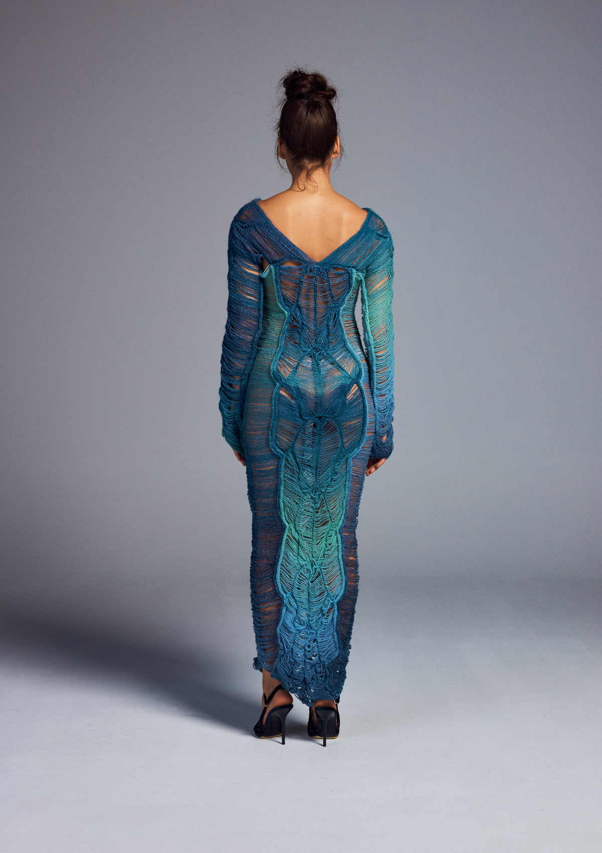 ROBE EN MAILLE ARTISANALE DÉGRADÉE DE BLEU